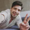 En Güzel Selfie Pozları – Hem Havalı Hem de Dikkat Çekici Pozlar Verebilirsiniz!